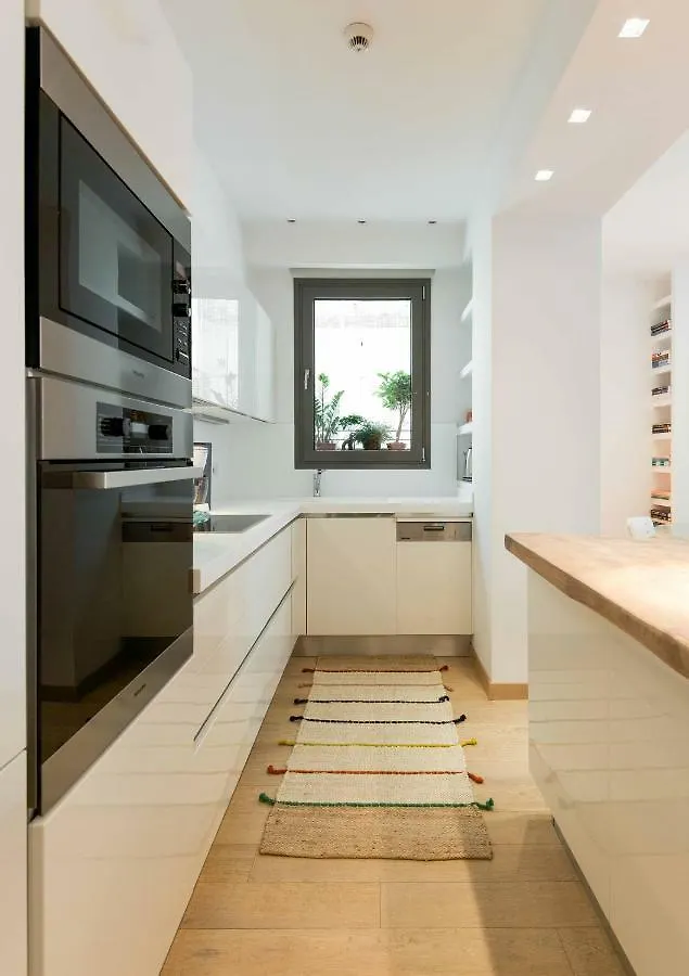 Stylish 3-Bedroom Apartment & Terrace Saloniki Grecja
