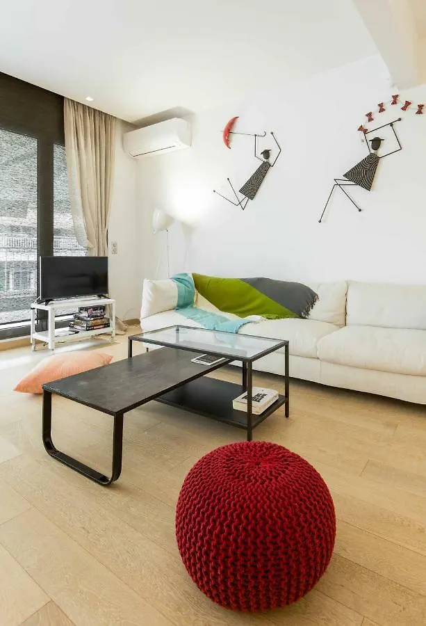 Stylish 3-Bedroom Apartment & Terrace Saloniki