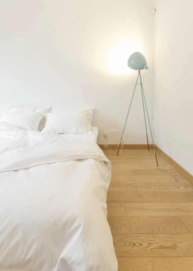 Stylish 3-Bedroom Apartment & Terrace Saloniki Grecja