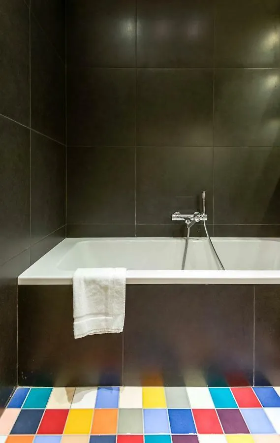 Stylish 3-Bedroom Apartment & Terrace Saloniki