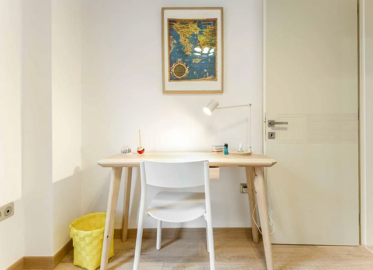 Stylish 3-Bedroom Apartment & Terrace Saloniki 0*,