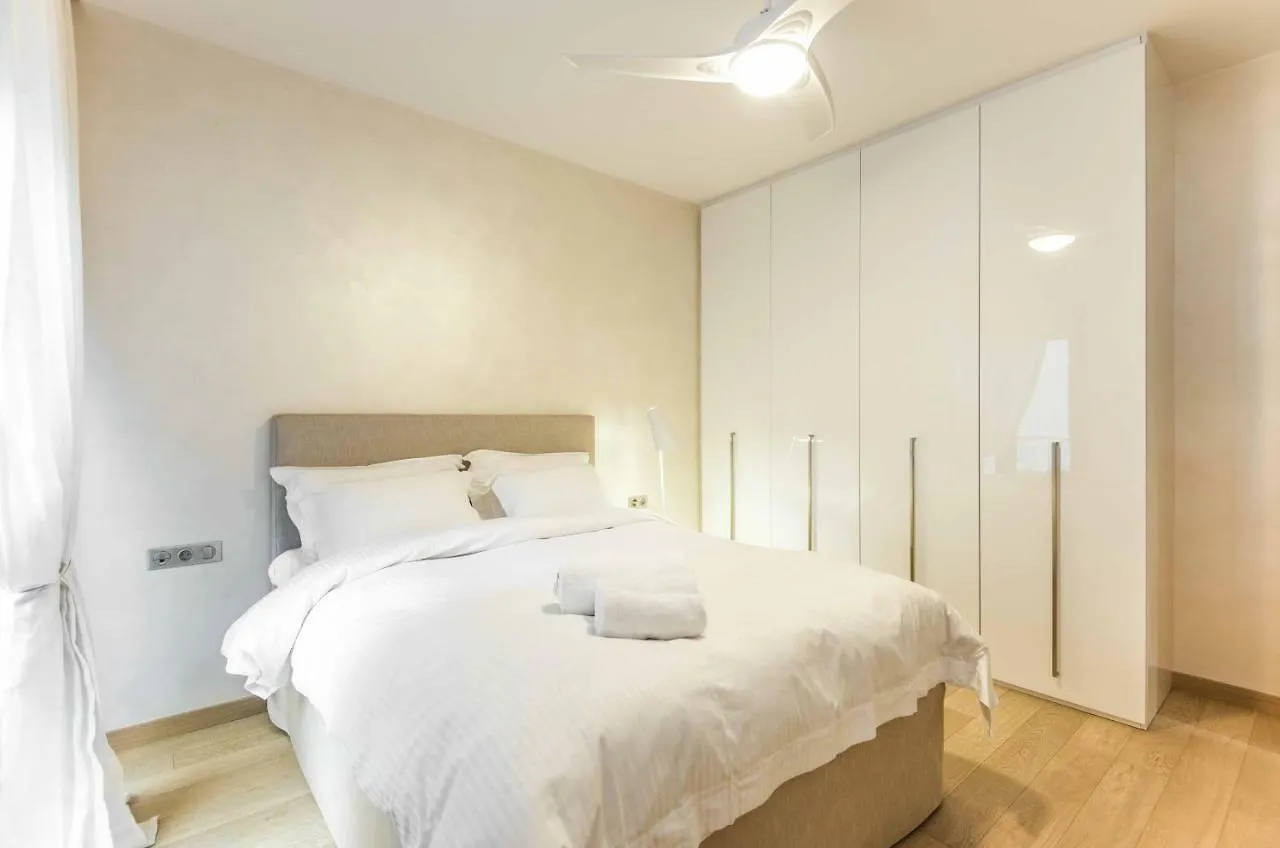 Stylish 3-Bedroom Apartment & Terrace 테살로니키